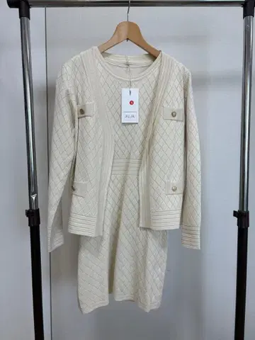 아이보리 퀼팅 원피스 가디건 세트