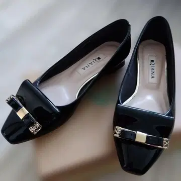 DIANA 블랙 플랫슈즈