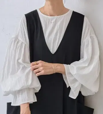 비어즐리 [ LIVETART ] 개더 커프스 셔츠 화이트