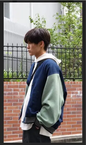 BEAMS 바시티 자켓 [ 메구로 렌 착용 모델 ]