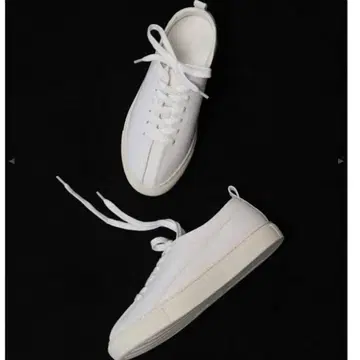 인기 브랜드 STUDIO DOE 화이트 스니커즈 사이즈 EU41