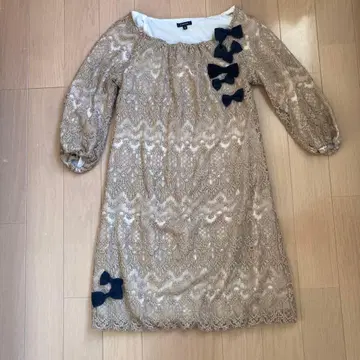 토카 전체 레이스 7부 소매 무릎 기장 원피스