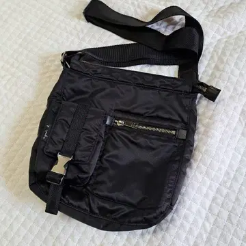 아네스베 보야주 숄더백 사선 나일론 기능성 발군