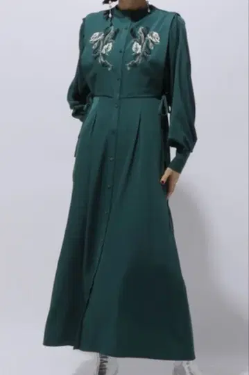 HARE 자수 프릴 원피스 그린