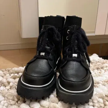 야마다야 보아 라이닝 통굽 블랙 부츠