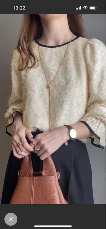 아이보리 프릴 긴팔 상의