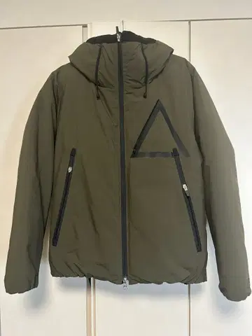 올리브 그린 다운 자켓