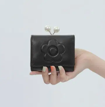 MARY QUANT 엠보싱 데이지 펄 미니 지갑 (블랙) 천연 가죽