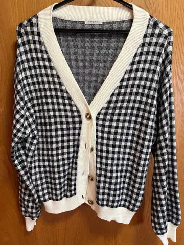 체크 무늬 V넥 가디건