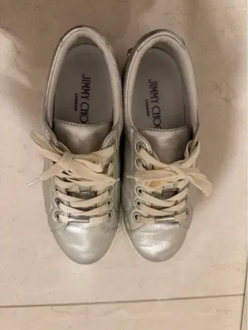 JIMMY CHOO 실버 스니커즈