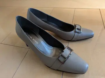 그레이 스퀘어토 펌프스 버클 포함