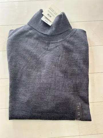 [ 새상품 ] UNIQLO 엑스트라 파인 메리노울 터틀넥 스웨터