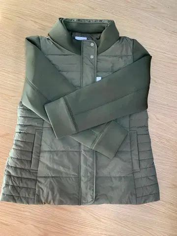 새상품급 올리브 그린 충전솜 자켓 M 사이즈
