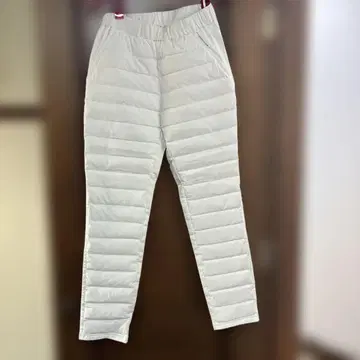 화이트 퀼팅 캐주얼 팬츠