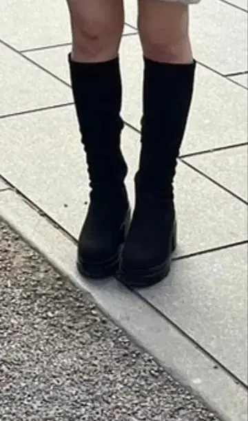 CHICO 블랙 스웨이드 통굽 롱 부츠