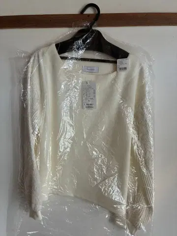 아이보리 긴팔 니트탑