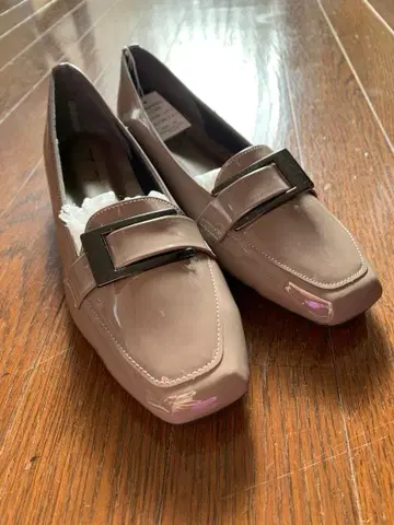 Studio27 collection 에나멜 플랫슈즈