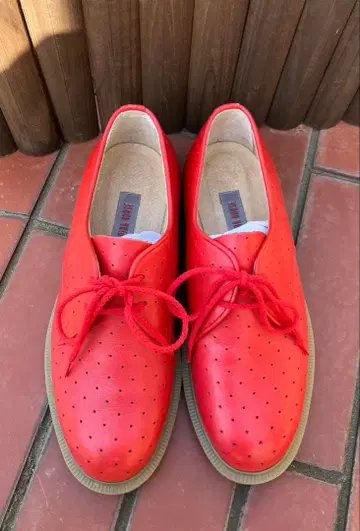 핑크하우스 빨간색 펀칭 로퍼 23cm