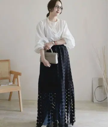 THE YOn 자수 서클 패턴 레이스 스커트 블랙