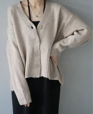 새상품급 lumier 베이지 버튼 니트 가디건