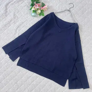 비스 [ Free ] 니트 스웨터 V넥 레이어드 스타일 슬릿 루즈핏