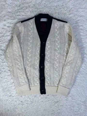 새상품급 tomorrowland tricot 케이블V넥 가디건