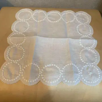 미나 페르호넨 자수 손수건