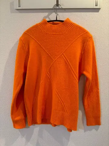 B.N.1 SELECT 오렌지 모크넥 스웨터