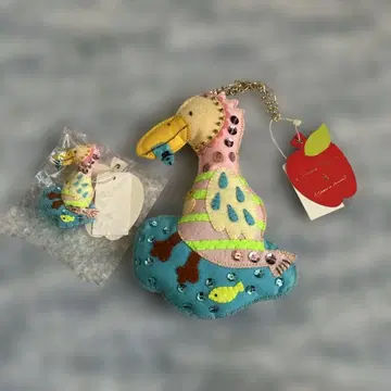 프랑슈리페 펠리컨 브로치, 참 세트