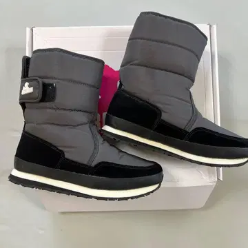 그레이와 블랙의 숏부츠