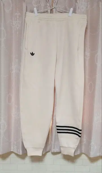 새상품급 adidas 라인 스웨트 팬츠