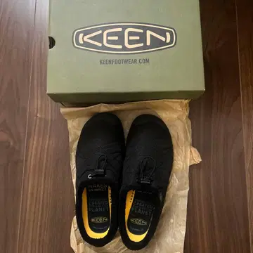 KEEN 블랙 슬립온