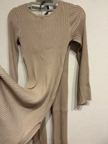 리브 베이지 긴팔 원피스