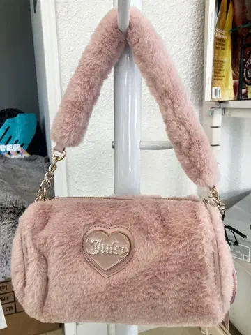 Juicy couture 퍼 숄더백 핑크