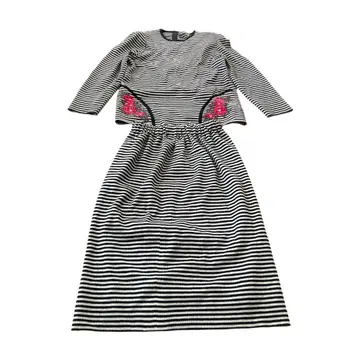 사이토 토세코 꽃무늬 자수 니트 원피스 네이비