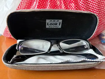 Look 1 블랙 안경 케이스 포함