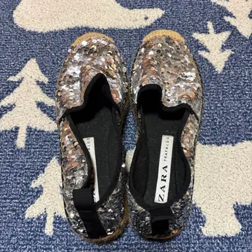 ZARA 스팽글 플랫슈즈