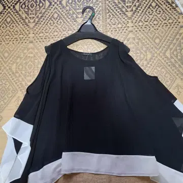 ROSE BUD 슬리브리스 튜닉 블랙/화이트