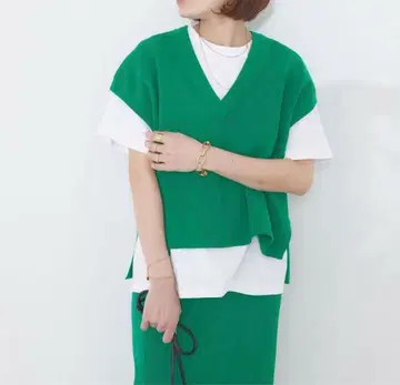 ROUGE VIF 선명한 그린 V넥 베스트