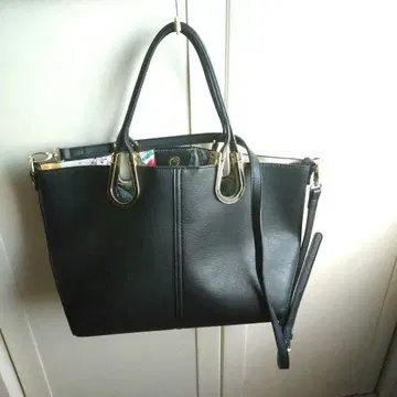 블랙 가죽 핸드백 꽃무늬 내부 탈부착 스트랩 포함