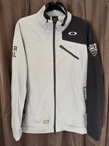 OAKLEY 퍼포먼스 핏 자켓 L 사이즈 그레이/블랙