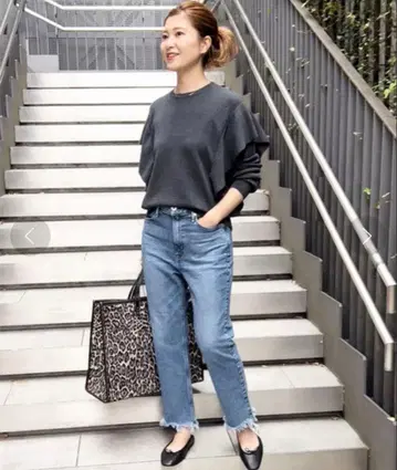 스픽앤스팬 워셔블 플레어 슬리브 풀오버 울 니트 그레이