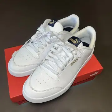 PUMA 화이트 가죽 스니커즈 27