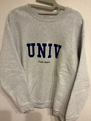 UNIV 로고 그레이 맨투맨