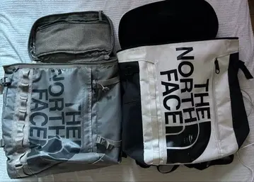 THE NORTH FACE 백팩 그레이와 화이트 백팩