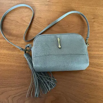 프린지 장식 그레이 숄더백