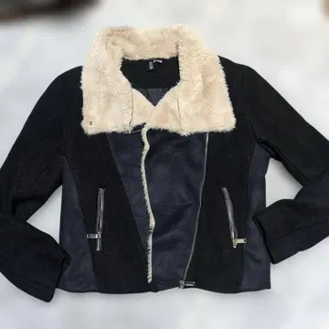 ZARA 매우 흡사한 퍼 달린 블랙 숏 자켓