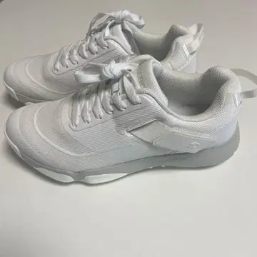 미사용 데상트 골프화 화이트 24.5cm BMZ 여성용