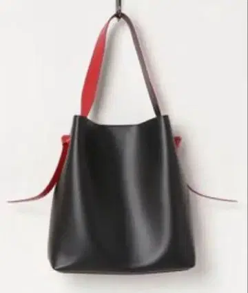고품질 잔니노타로 원숄더 백 빅 사이즈 빨검 손잡이