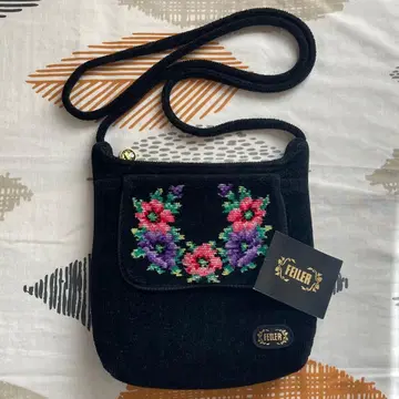 [ FEILER ] 블랙 꽃무늬 자수 숄더백